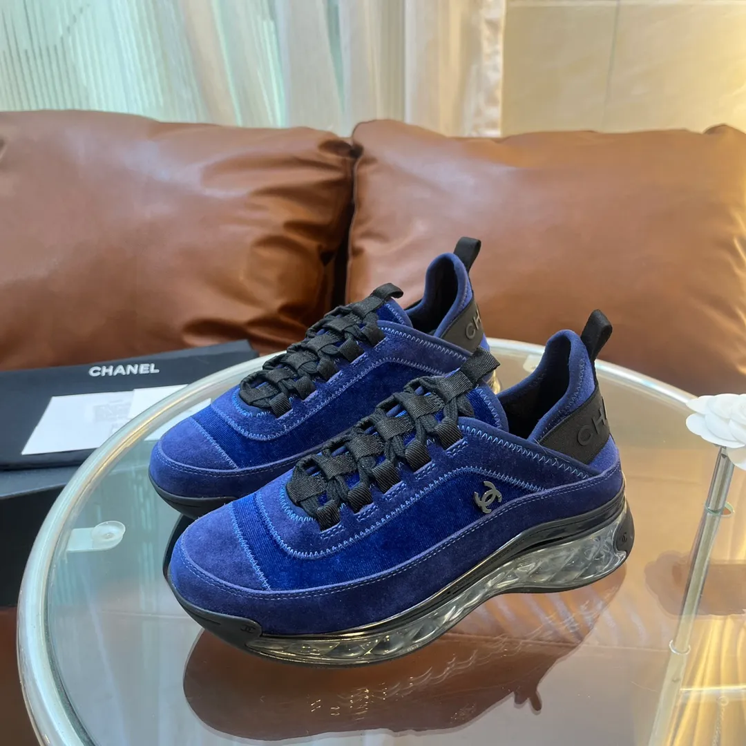 👟👟Ex-factory price 600👟👟 [Long-term supply of high-end versions] ⚠️Note: This model has many colors and the market has a complete range of colors. Welcome to consult ~ chanel Chanel Xiaoxiang casual sports shoes for couples and dad shoes for couples. The original version of the counter is 1:1, each color is accurately matched, and the internal standard is coded. ❣️Fabric material: original imported cow down + imported fabric, ❣️Inner material: imported breathable velvet, ❣️Outsole material: Original 1:1 mold opening, 3 layers of TPU ❣️Number of sizes: Women's 35-42 Men's 39-46 (Men's ➕10) Couple's version (with full set of high-end packaging)